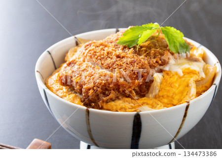 大米麵包豬肉 大米麵包豬肉 134473386