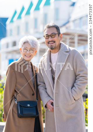 一對老年夫婦旅行。照片由伊藤海洋城路邊站提供。 134473397