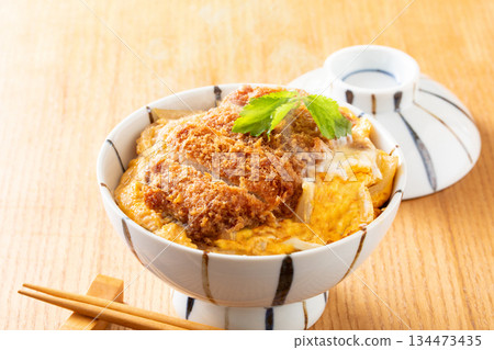 大米麵包豬肉 大米麵包豬肉 134473435