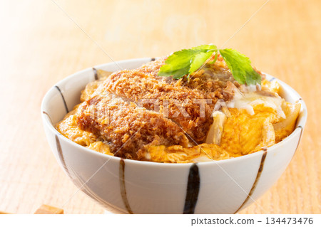 大米麵包豬肉 大米麵包豬肉 134473476
