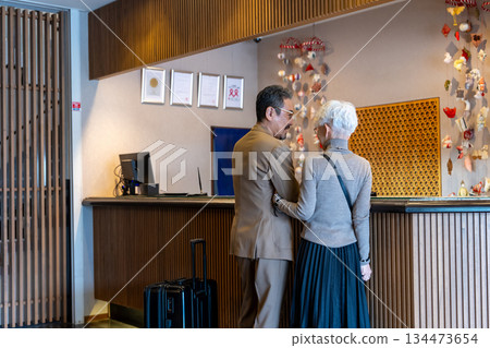 老年夫婦旅行。照片由伊藤綠葉提供。 134473654