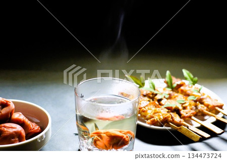 「燒酒與熱水混合」 134473724