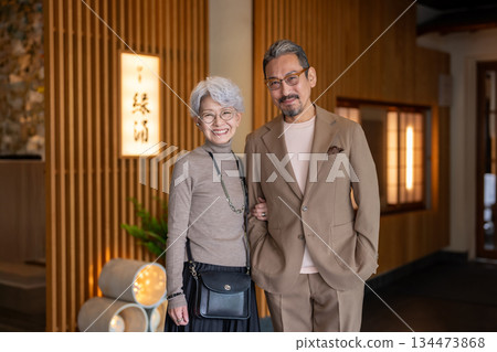 老年夫婦旅行。照片由伊藤綠葉提供。 134473868