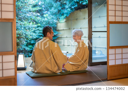 A senior couple in kimonos relaxing in a Japanese-style room. Photo courtesy of Ito Ryokuyo. 134474002