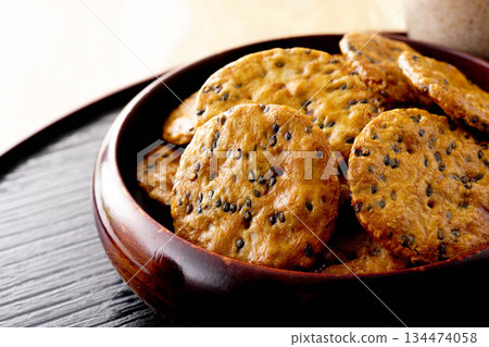 Sesame rice cracker Sesame rice cracker 134474058