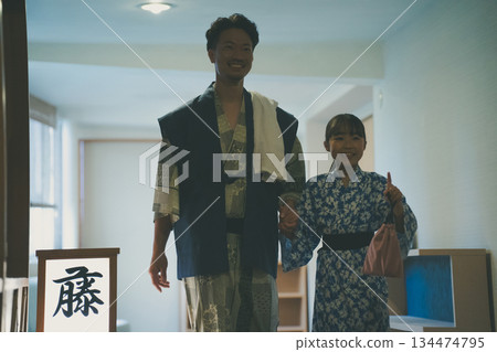 天溫泉 溫泉 父母和小孩 134474795