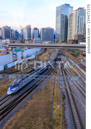 韓國首爾車站的特快列車到站和出發 134475370