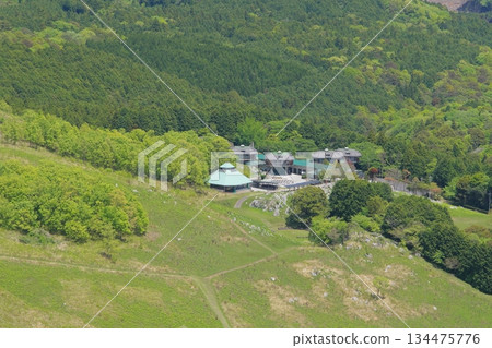 從北山頂眺望秋吉台青年自然之家 134475776