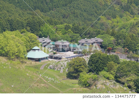 從北山頂眺望秋吉台青年自然之家 134475777