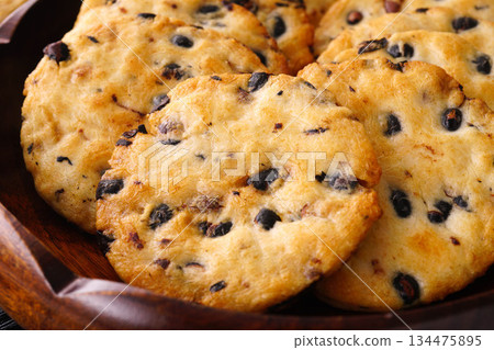 Black bean crackers 134475895