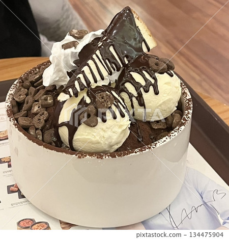 A delicious, fluffy cake with layers of rich flavor, perfect for any occasion. Often topped with frosting or fresh fruits, it's a sweet treat that brings joy to every bite. 134475904