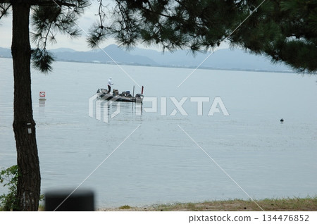 一個安靜的湖泊 一個安靜的湖泊 134476852