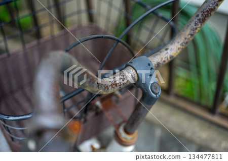 自行車 腳踏車 下雨 134477811