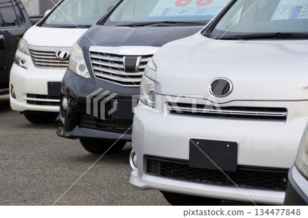 Used car image: Toyota minivans lined up at a dealership 134477848