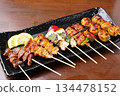 烤雞肉串拼盤 134478152