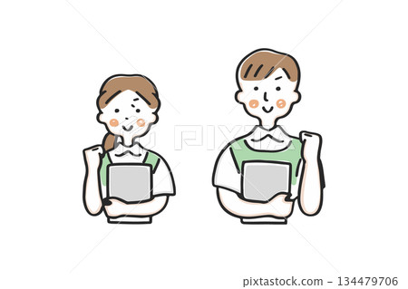 身穿圍裙的男女擊拳慶祝① 134479706