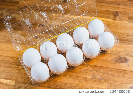 Fresh chicken eggs in a pack 134480008