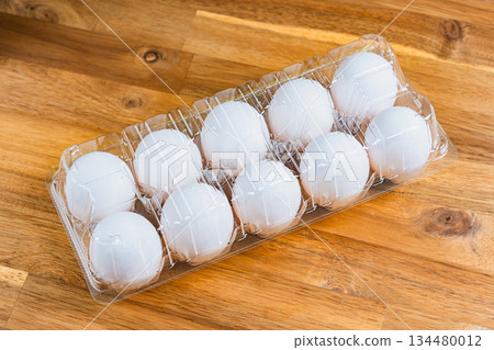 Fresh chicken eggs in a pack Fresh chicken eggs in a pack 134480012