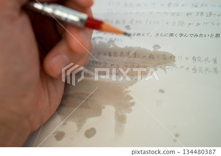 試卷被手汗浸濕了 134480387