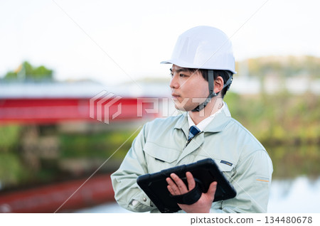 年輕的建築經理 年輕的建築經理 134480678