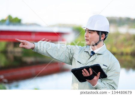 年輕的建築經理 134480679