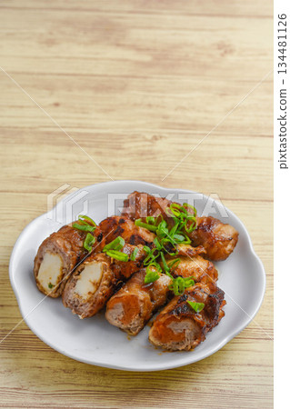 胡蘿蔔和炸豆腐裹肉 胡蘿蔔和炸豆腐裹肉 134481126
