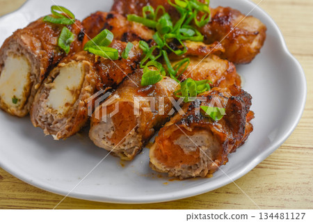 胡蘿蔔和炸豆腐裹肉 胡蘿蔔和炸豆腐裹肉 134481127