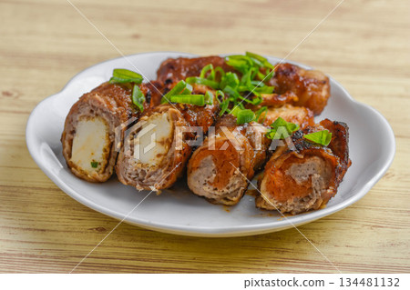 Carrot and deep-fried tofu wrapped in meat 134481132