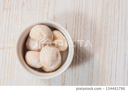 Teatime treats: snowball cookies Teatime treats: snowball cookies 134481798