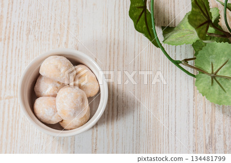 下午茶點心:雪球餅乾 下午茶點心:雪球餅乾 134481799