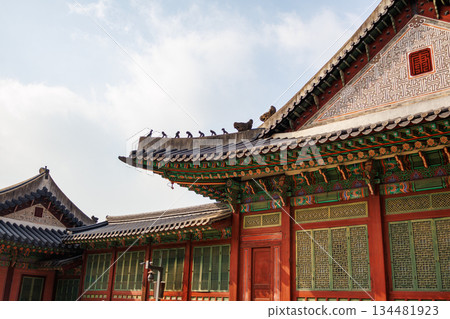 Autumn scenery at the Korean palace 134481923