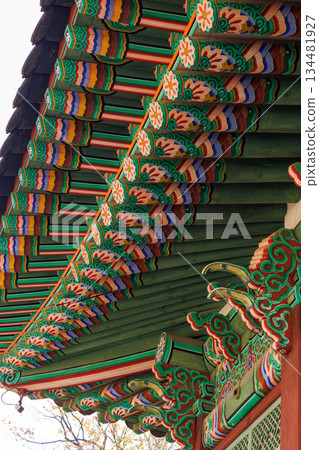 Autumn scenery at the Korean palace Autumn scenery at the Korean palace 134481927