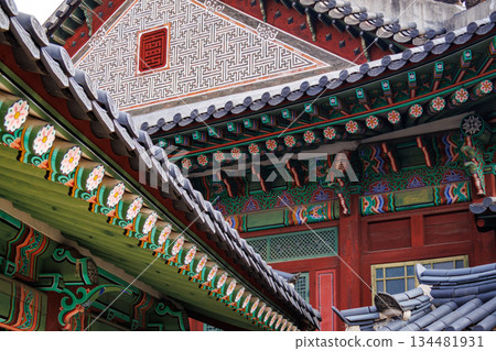 Autumn scenery at the Korean palace Autumn scenery at the Korean palace 134481931