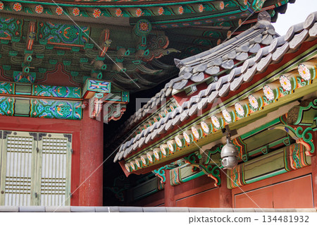 Autumn scenery at the Korean palace Autumn scenery at the Korean palace 134481932