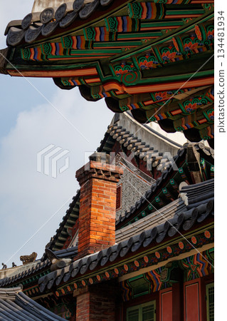 Autumn scenery at the Korean palace Autumn scenery at the Korean palace 134481934