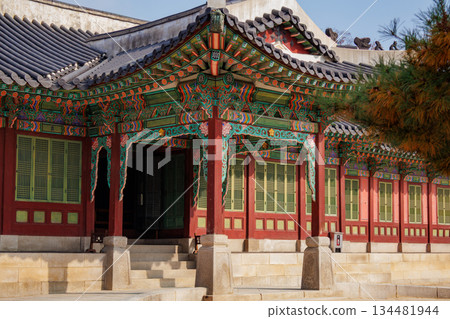 Autumn scenery at the Korean palace Autumn scenery at the Korean palace 134481944