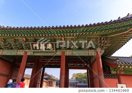 Autumn scenery at the Korean palace Autumn scenery at the Korean palace 134481969