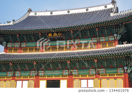 Autumn scenery at the Korean palace Autumn scenery at the Korean palace 134481976