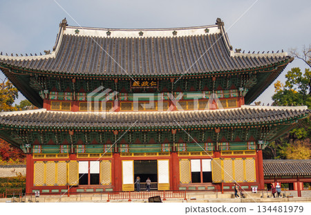 Autumn scenery at the Korean palace Autumn scenery at the Korean palace 134481979