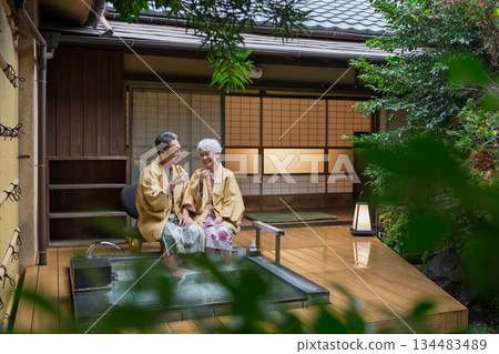 Hot spring, open-air bath, senior couple, photography cooperation: Ito Ryokuyoku Hot spring, open-air bath, senior couple, photography cooperation: Ito Ryokuyoku 134483489