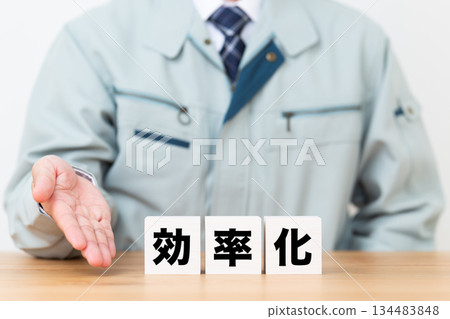 Efficiency blocks and a middle-aged male businessman wearing work clothes Efficiency blocks and a middle-aged male businessman wearing work clothes 134483848