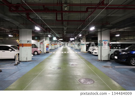 Urban landscape: Inside a parking lot installed underground at a public facility 134484009