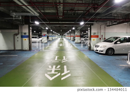 Urban landscape: Inside a parking lot installed underground at a public facility 134484011