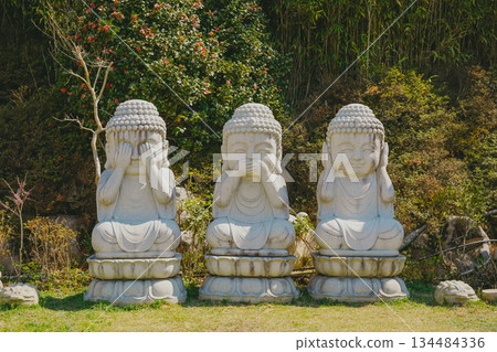 The 'Three Wise Buddhas' in a Temple and the Lesson of See No Evil, Speak No Evil, Hear No Evil 134484336