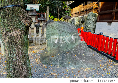 Momotori Stone at Toyotama Inari Shrine, Shiroyama Hachimangu Shrine, Nagoya Momotori Stone at Toyotama Inari Shrine, Shiroyama Hachimangu Shrine, Nagoya 134484567