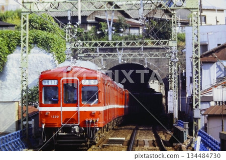Keikyu, old 1000 series, 1250-1243, limited express, Tobe-Hinodecho, June 22, 1982 134484730