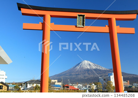 Mt. Fuji seen from Fujinomiya Sengen Taisha Hongu Otorii, Fujinomiya City, Shizuoka Prefecture Mt. Fuji seen from Fujinomiya Sengen Taisha Hongu Otorii, Fujinomiya City, Shizuoka Prefecture 134485208
