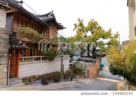 北村韓屋村的景色，有許多陡峭的山坡 134485543