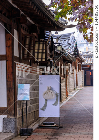 北村韓屋村的景色,有許多陡峭的山坡 北村韓屋村的景色,有許多陡峭的山坡 134485550