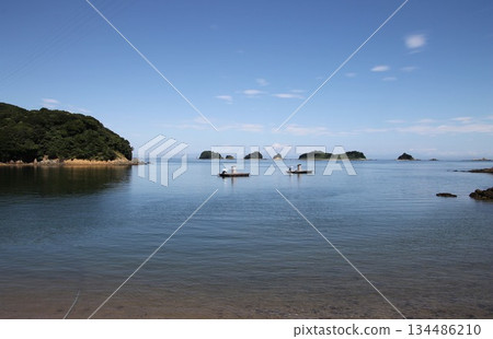 多巴灣的島嶼和漁筏 多巴灣的島嶼和漁筏 134486210
